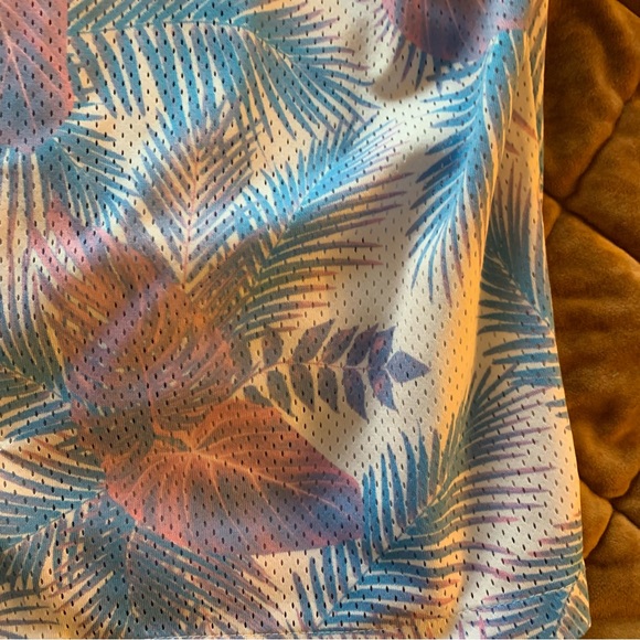 Nike Dri Fit Pastel Hawaiian Casual Button Up Size S - Picture 4 of 7